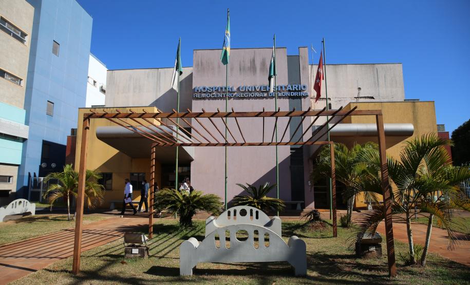 O secretário de Estado da Saúde Beto Preto entrega 57 novos leitos no Hospital Universitário (HU) de Londrina, sendo destinados exclusivamente aos pacientes confirmados e suspeitos da Covid-19, sendo 32 de UTI (adulto e pediátrica) e 25 de enfermaria. 20/07/2020