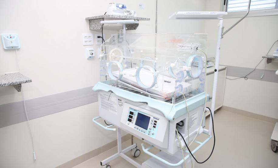 O secretário de Estado da Saúde Beto Preto entrega 57 novos leitos no Hospital Universitário (HU) de Londrina, sendo destinados exclusivamente aos pacientes confirmados e suspeitos da Covid-19, sendo 32 de UTI (adulto e pediátrica) e 25 de enfermaria. 20/07/2020