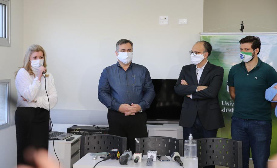 O secretário de Estado da Saúde Beto Preto entrega 57 novos leitos no Hospital Universitário (HU) de Londrina, sendo destinados exclusivamente aos pacientes confirmados e suspeitos da Covid-19, sendo 32 de UTI (adulto e pediátrica) e 25 de enfermaria. 20/07/2020