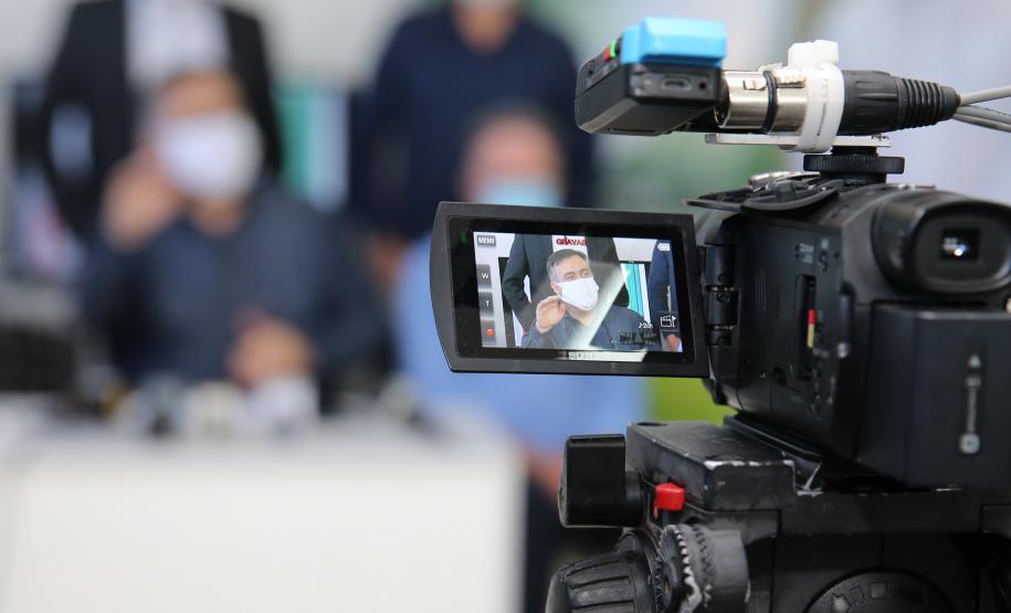 O secretário de Estado da Saúde Beto Preto entrega 57 novos leitos no Hospital Universitário (HU) de Londrina, sendo destinados exclusivamente aos pacientes confirmados e suspeitos da Covid-19, sendo 32 de UTI (adulto e pediátrica) e 25 de enfermaria. 20/07/2020