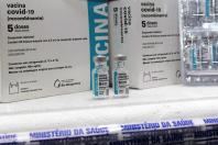 Paraná recebe 137,2 mil vacinas contra a Covid-19 para segunda dose; 176,6 mil para dose reforço chegam no sábado