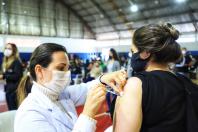 Saúde esclarece: pode tomar a vacina contra Covid-19 e Influenza tendo sintomas gripais?