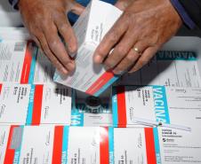 Paraná recebe 352,7 mil doses da vacina AstraZeneca