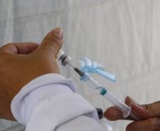Com vacinação, idosos passam de maioria para um quarto dos pacientes que dão entrada nas UTIs