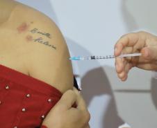 Com 8,5 milhões de doses aplicadas, Paraná chega a 73% dos adultos imunizados