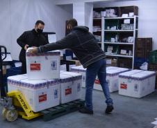 Novo lote com 114 mil vacinas contra a Covid-19 chega ao Paraná