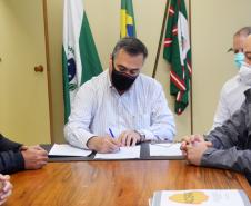 Secretário aumenta recurso do Qualicis e assina liberação de R$ 60 milhões para atendimento especializado