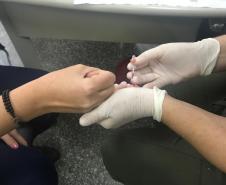 Pandemia derruba procura por testes de HIV, mas Paraná dobra oferta nos municípios
