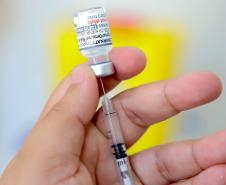 97% dos municípios já vacinam pessoas acima de 18 anos com a bivalente contra a Covid-19