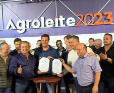 Governador visita a Agroleite e anuncia investimento de R$ 19 milhões para Castro