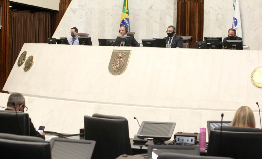 Enfrentamento à Covid-19 é destaque entre as ações da Saúde apresentadas na Alep