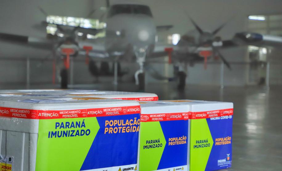 368 mil doses de vacinas contra a Covid-19 chegam ao Paraná nesta quinta