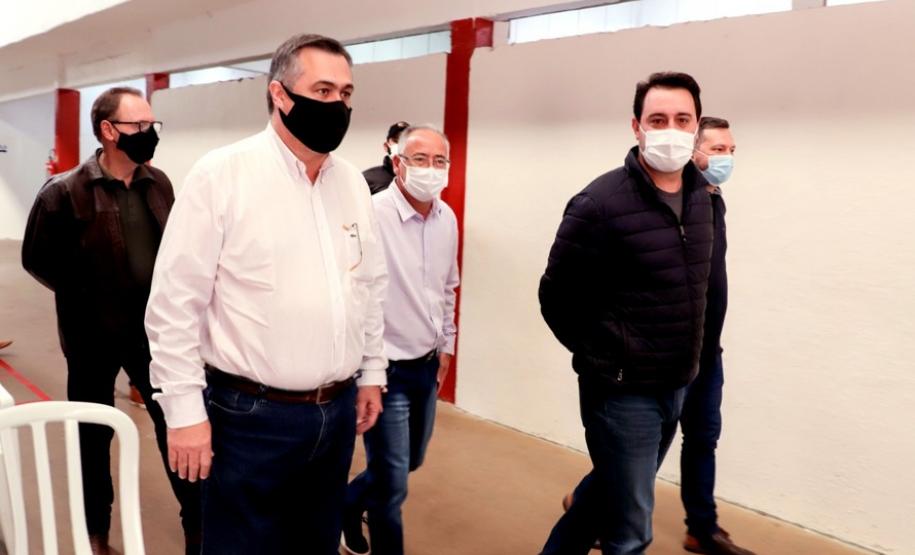 Governador é imunizado em Apucarana, município onde campanha de Domingo a Domingo foi lançada