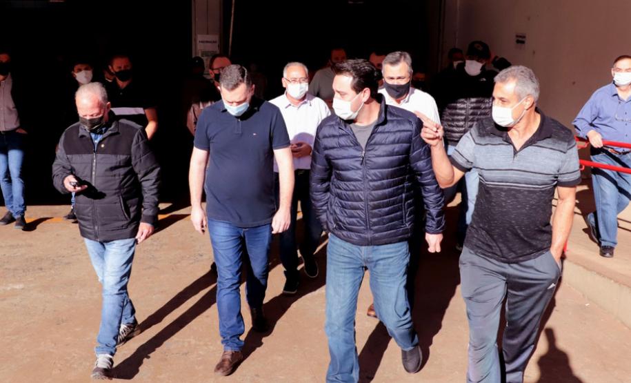 Governador é imunizado em Apucarana, município onde campanha de Domingo a Domingo foi lançada