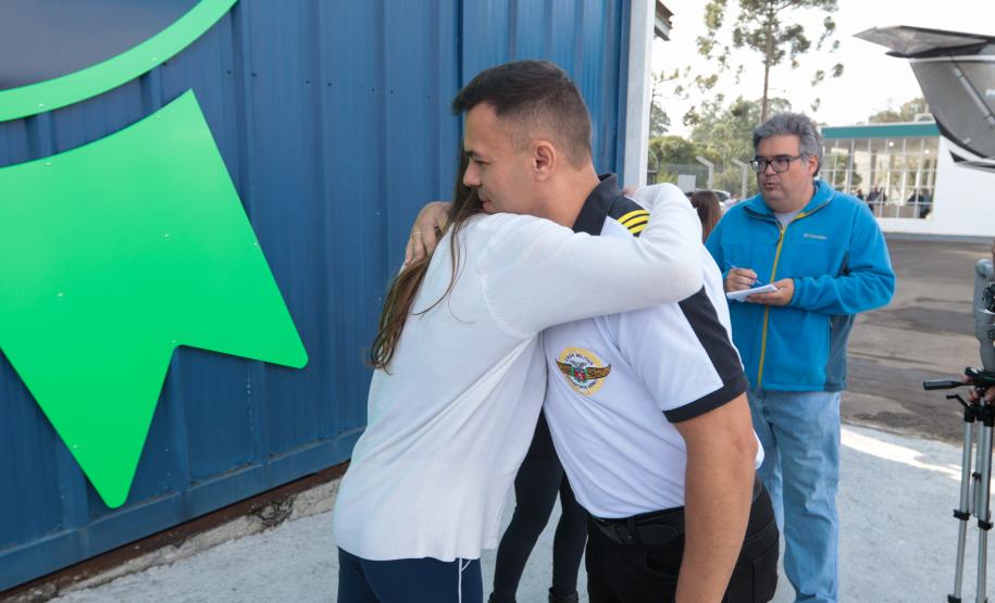 Pilotos que transportam órgãos encontram adolescente que recebeu um novo coração