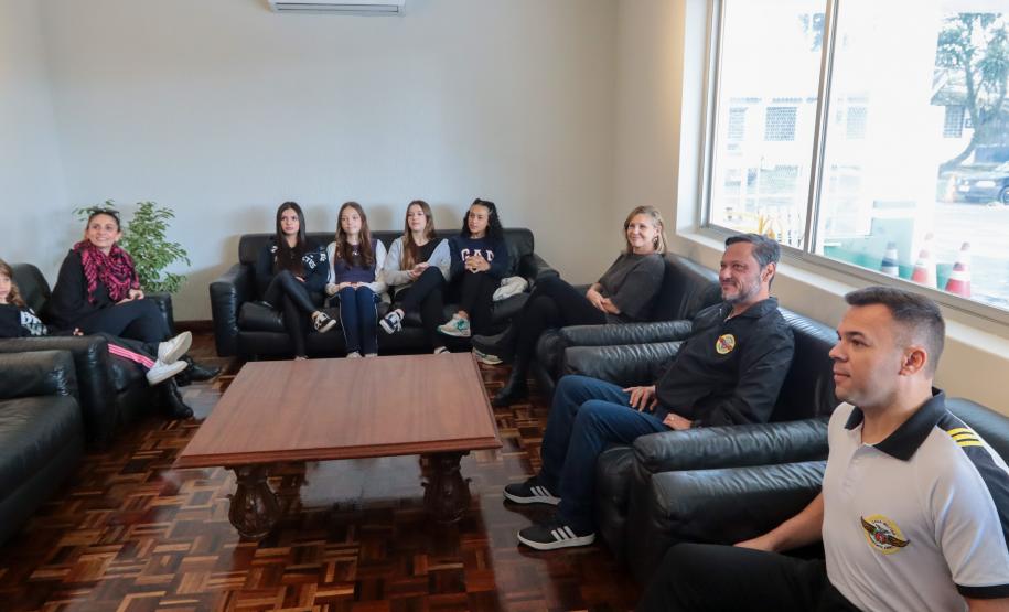 Pilotos que transportam órgãos encontram adolescente que recebeu um novo coração