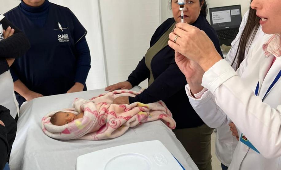 Saúde capacita profissionais para aplicar vacina BCG em bebês já na maternidade