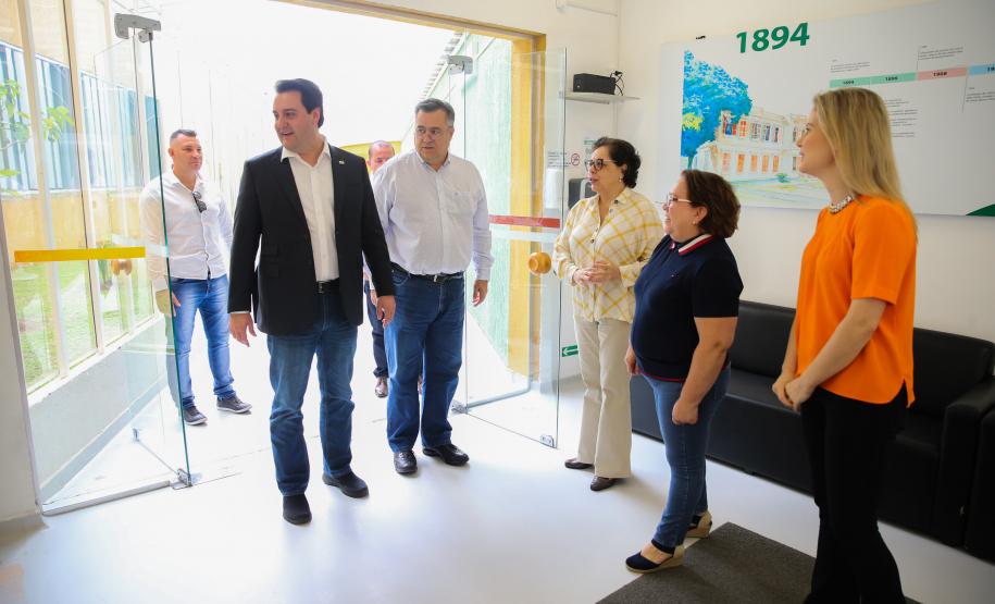 lacen gov O Governador Carlos Massa Ratinho Junior em visita nesta quarta-feira (01/04), ao Laboratório Central do Estado - LACEN acompanhado do secretario de Estado da Saúde, Beto Preto. Curitiba, 01/04/2020 - Foto: Geraldo Bubniak/AEN