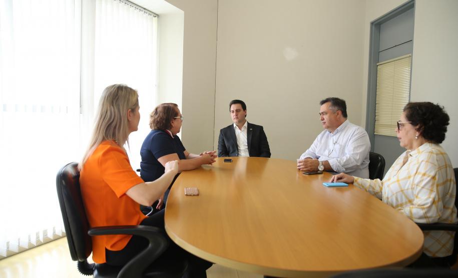 lacen gov O Governador Carlos Massa Ratinho Junior em visita nesta quarta-feira (01/04), ao Laboratório Central do Estado - LACEN acompanhado do secretario de Estado da Saúde, Beto Preto. Curitiba, 01/04/2020 - Foto: Geraldo Bubniak/AEN