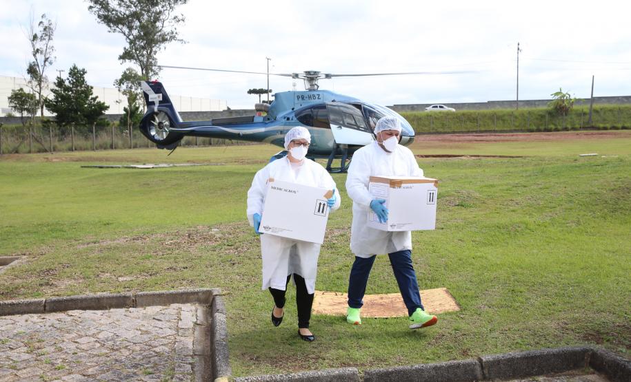 lacen gov Laboratório Central do Estado - LACEN - Recebimento de amostras para teste do Coronavirus. Curitiba, 01/04/2020 - Foto: Geraldo Bubniak/AEN
