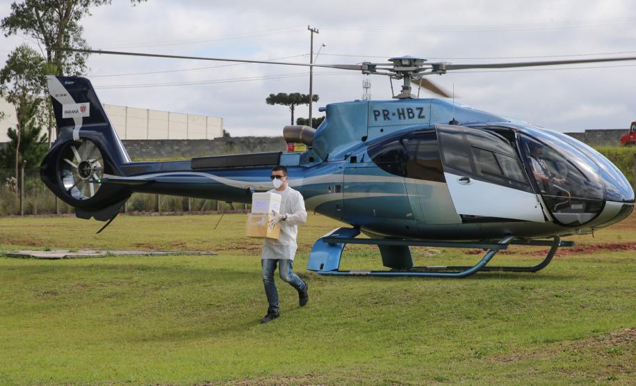 lacen gov Laboratório Central do Estado - LACEN - Recebimento de amostras para teste do Coronavirus. Curitiba, 01/04/2020 - Foto: Geraldo Bubniak/AEN